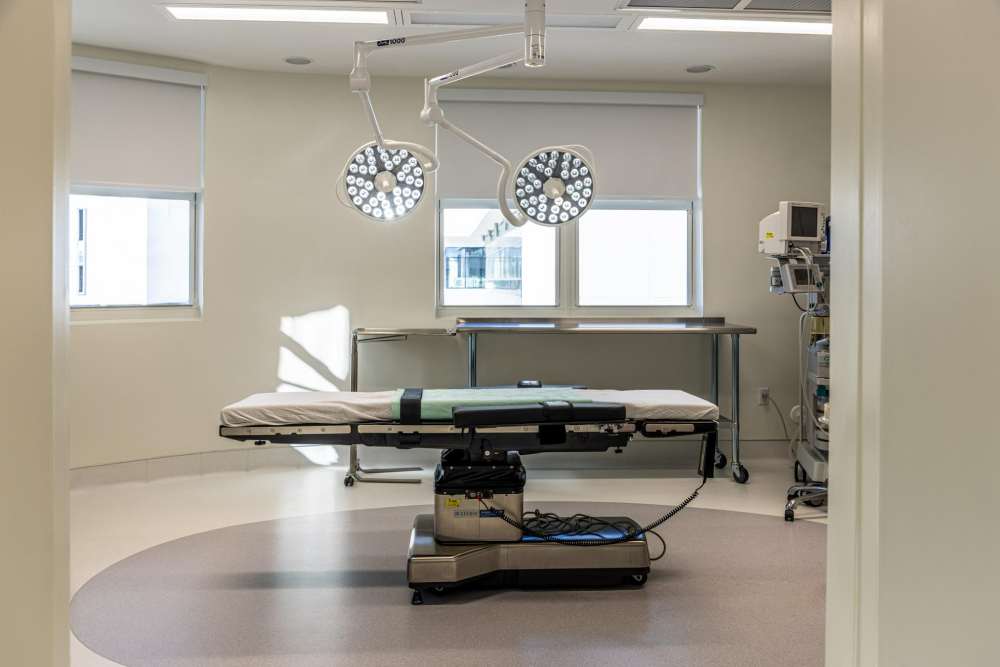 who ages gracefully with a facelift