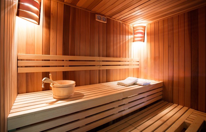 What is the difference between Steam Room and Sauna_